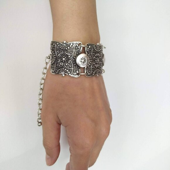 Chunky Turkish Antique Silver Large Ottoman Bracelet. - Picture 4 of 5